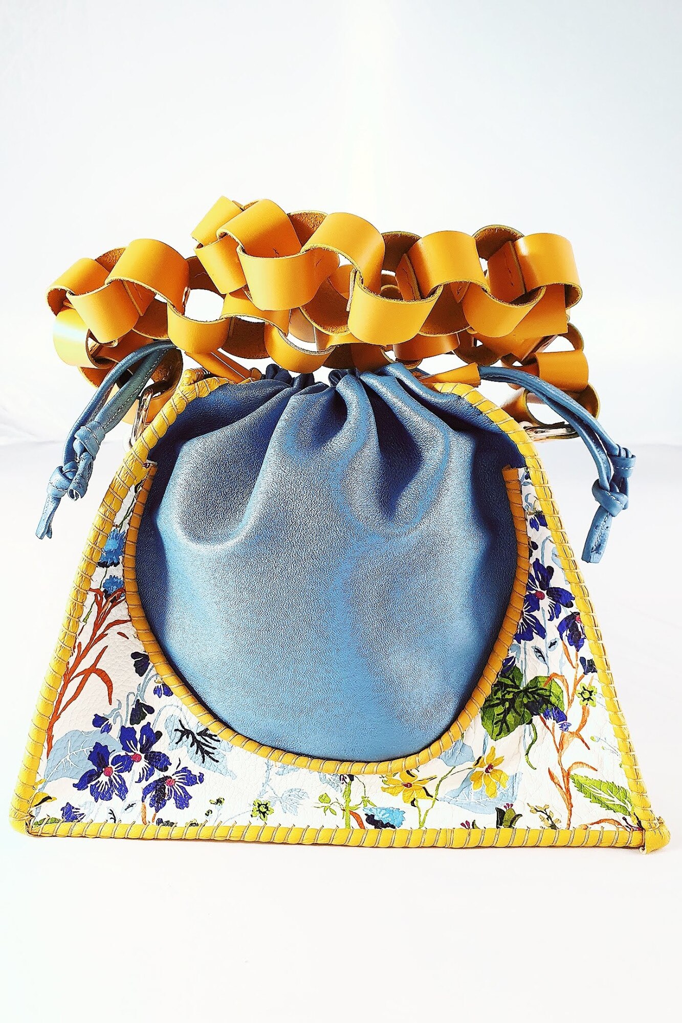 Poseta din piele handmade, cu flori, AG Design dimensiune 28/23/15