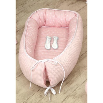 Babynest pentru bebelusi, din bumbac, Origami Waffle fata dubla Pink , 70 x 45 cm, Amy Babynest pentru bebelusi, din bumbac, Origami Waffle fata dubla Pink , 70 x 45 cm, Amy