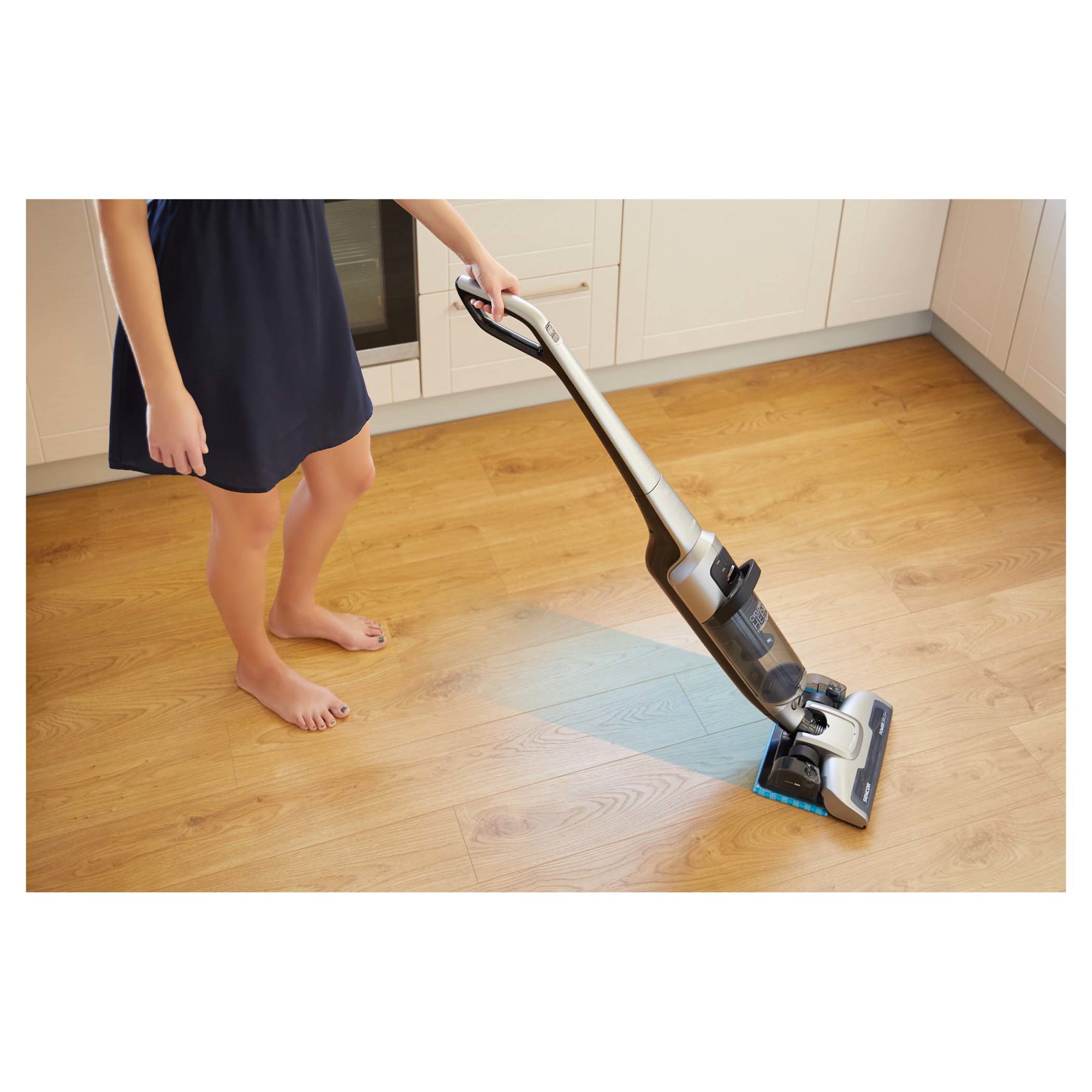 Aspirator vertical fara fir Sencor SVC8936TI, 150 W, 36 V, capacitate recipient praf 1 L, negru