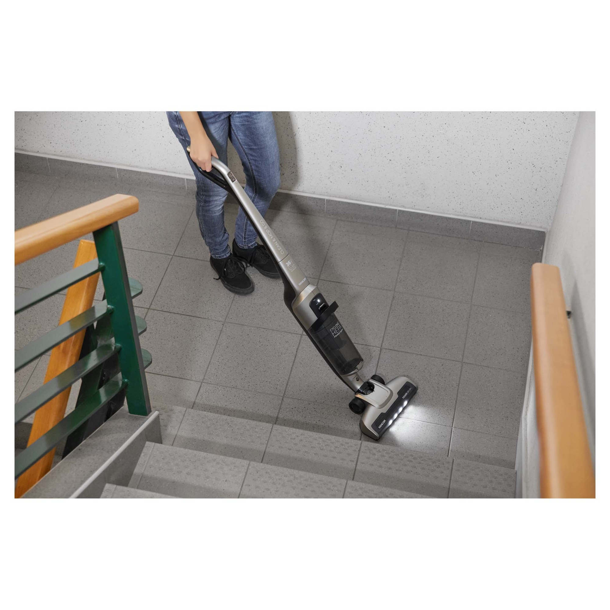 Aspirator vertical fara fir Sencor SVC8936TI, 150 W, 36 V, capacitate recipient praf 1 L, negru