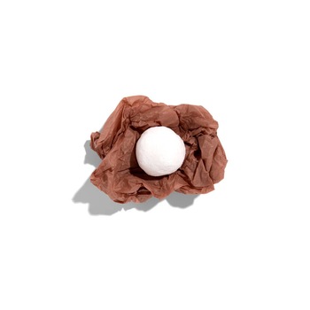 Bomba efervescenta de baie Portocale si Scortisoara, Yamuna, 95 g Bomba efervescenta de baie Portocale si Scortisoara, Yamuna, 95 g