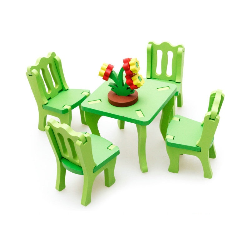 Mobilier din lemn pentru papusi - masa cu 4 scaune