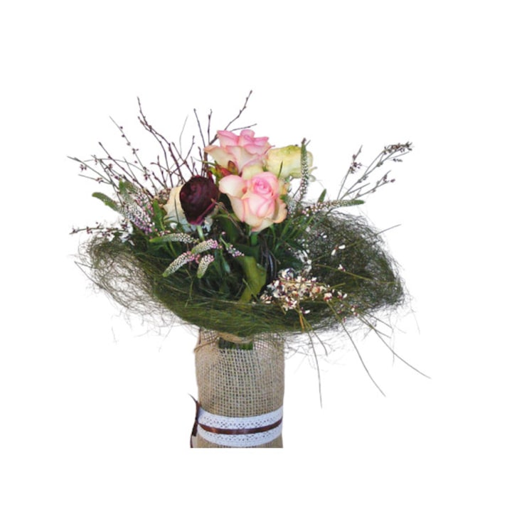 Buchet din 3 ranunculus, 3 trandafiri, 3 veronica, crengi decorative, genista si suport din sisal