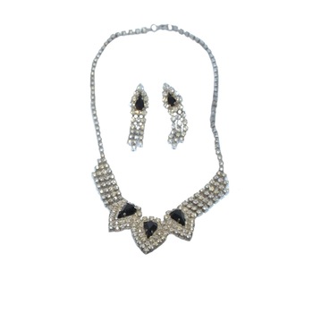 Colier deosebit cu aplicatii deosebite ,D&J Exclussive ,negru-argintiu Colier deosebit cu aplicatii deosebite ,D&J Exclussive ,negru-argintiu