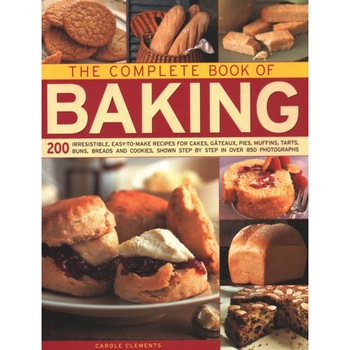 The Complete Book of Baking: 200 Irresistible, Easy-To-Make Recipes for Cakes, Gateaux, Pies, Muffins, Tarts, Buns, Breads and Cookies, Shown Step de Carole Clements The Complete Book of Baking: 200 Irresistible, Easy-To-Make Recipes for Cakes, Gateaux, Pies, Muffins, Tarts, Buns, Breads and Cookies, Shown Step de Carole Clements