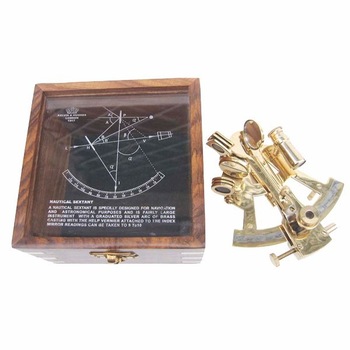 Sextant nautic Sea Club din alama, cutie din lemn , 12.5x12,5x8.5cm Sextant nautic Sea Club din alama, cutie din lemn , 12.5x12,5x8.5cm