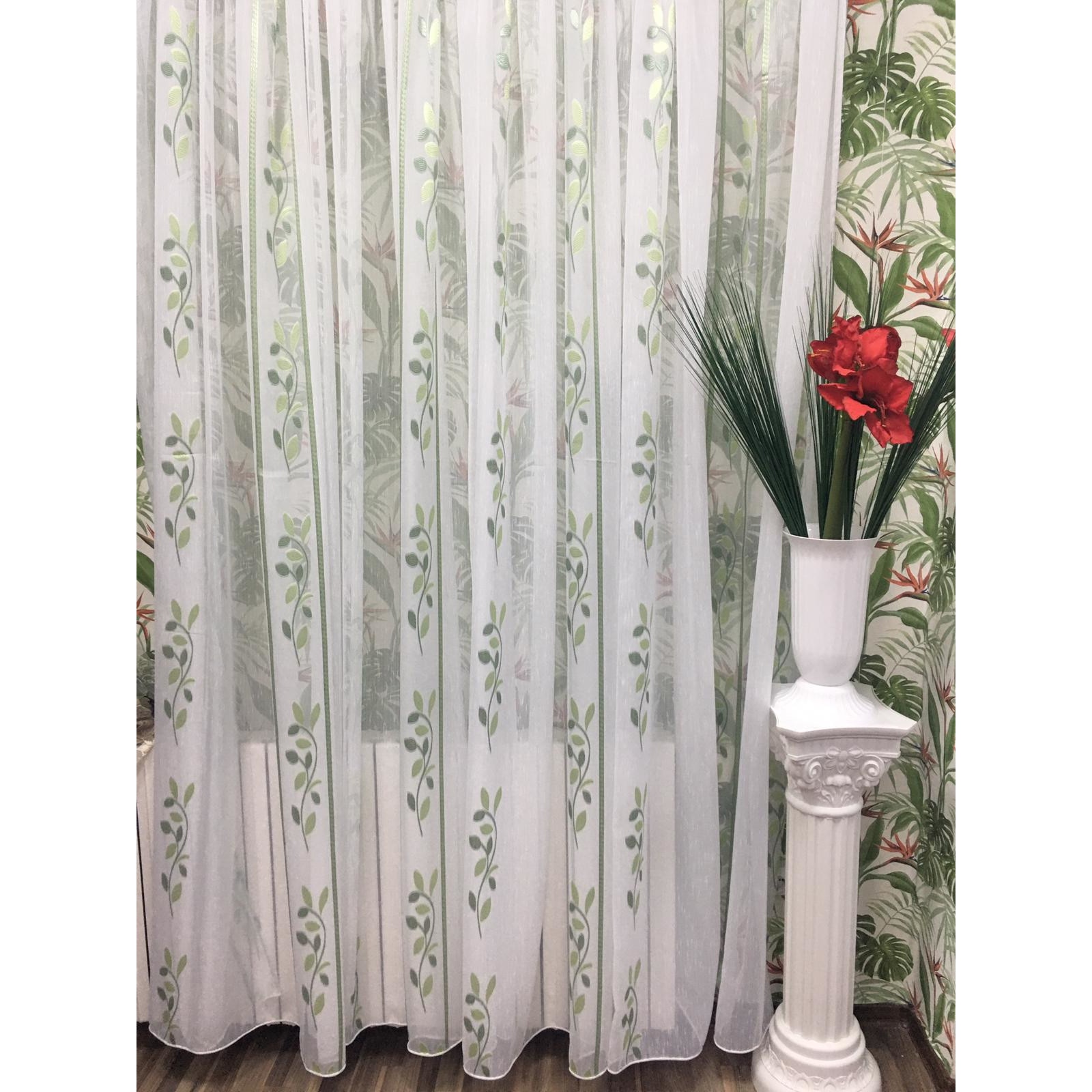 Perdea alba 500x245cm brodata cu frunze de maslin in doua nuante de verde, cu rejansa by Liz Line - RD1395