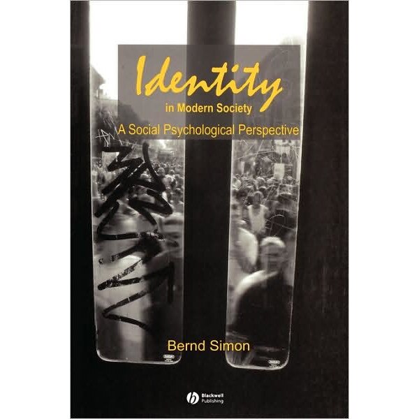 Identity in Modern Society de Bernd Simon [Paperback]