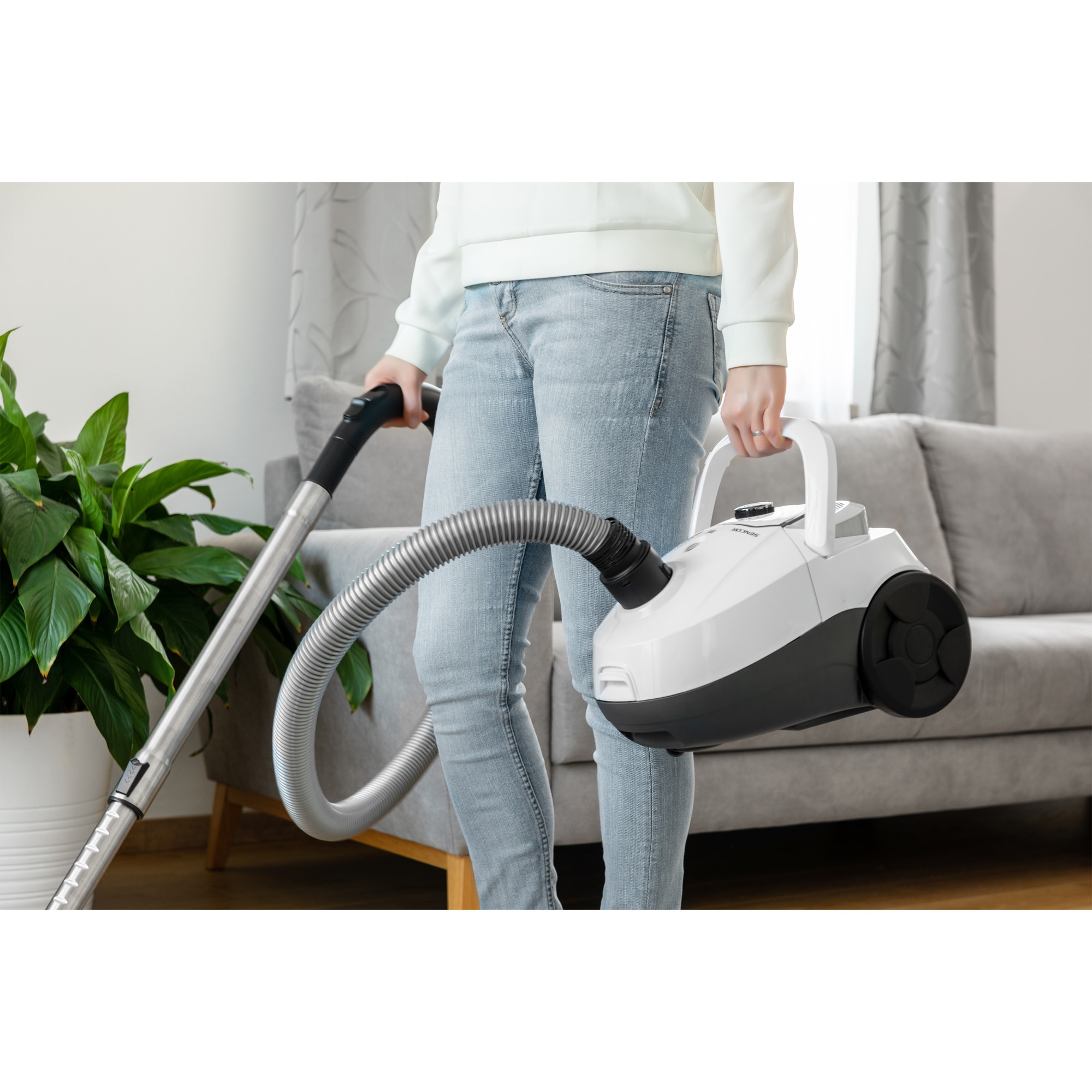 Aspirator cu sac, Sencor, 700W, 2 l, Cablu 5 m, Alb