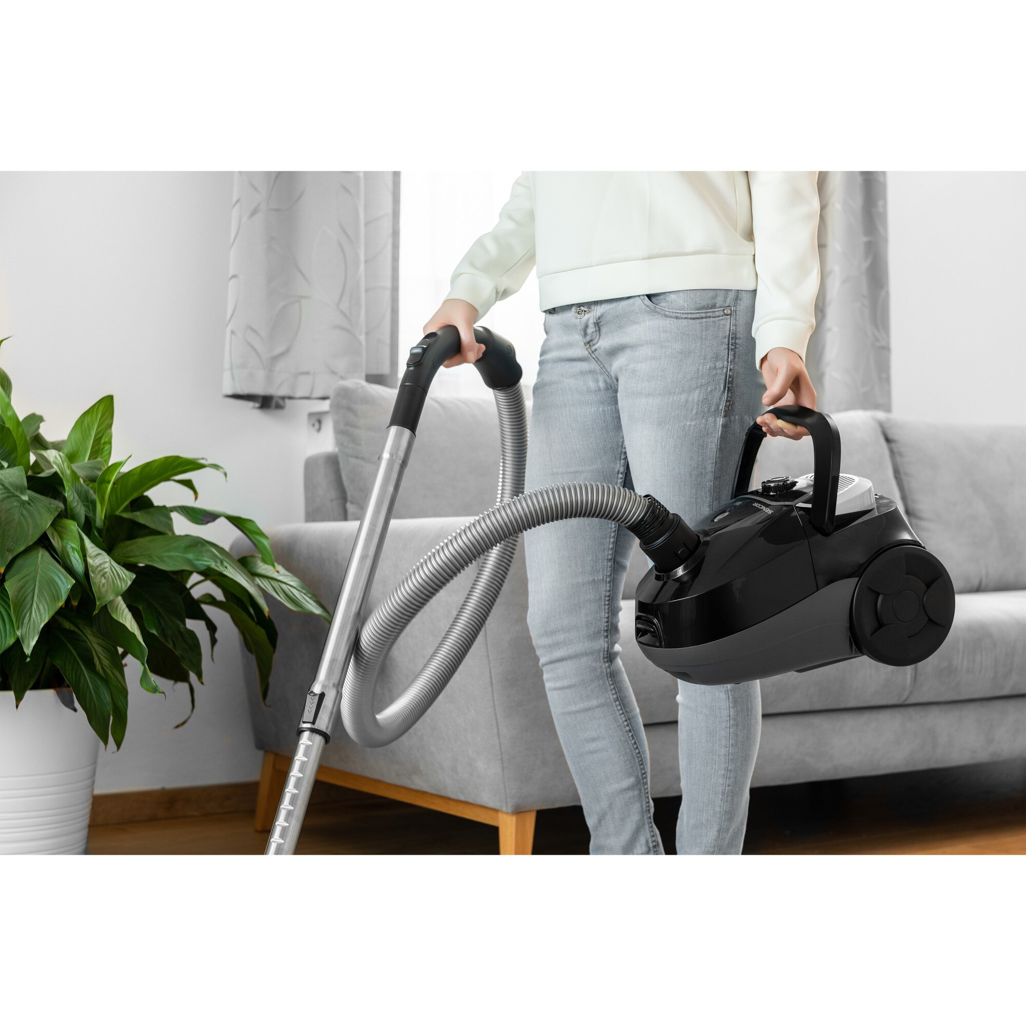 Aspirator cu sac, Sencor, 700W, 2l, Negru