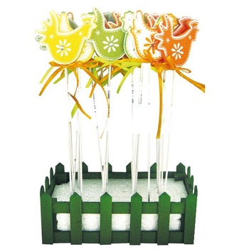 Set 4 gaini din lemn cu margea decorativa 5 cm, pe bat lemn 18.5 cm Set 4 gaini din lemn cu margea decorativa 5 cm, pe bat lemn 18.5 cm