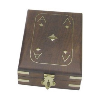 Joc de carti Sea Club in cutie de lemn, insertii din alama,11.5x9x3.7cm Joc de carti Sea Club in cutie de lemn, insertii din alama,11.5x9x3.7cm