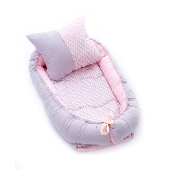 Set Baby Nest 2in1 cu doua fete, salteluta detasabila si pernuta bebelusi, Model roz/gri, 3 piese