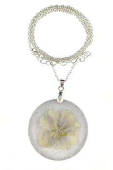 Colier cu pandativ din flori naturale, Delirium, unicat, albastru, 62+5 cm Colier cu pandativ din flori naturale, Delirium, unicat, albastru, 62+5 cm