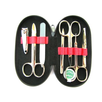 Trusa pentru manichiura DUP (Solingen) compusa din 7 piese nichelate Trusa pentru manichiura DUP (Solingen) compusa din 7 piese nichelate