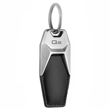 Breloc Audi Q5 din Piele, Colectie Noua, Argintiu/Negru Breloc Audi Q5 din Piele, Colectie Noua, Argintiu/Negru