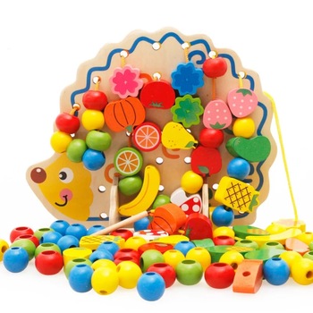 Joc Montessori 2 in 1 Arici cu fructe, snuruit si insirat Joc Montessori 2 in 1 Arici cu fructe, snuruit si insirat