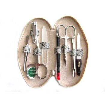 Trusa pentru manichiura, DUP (Solingen), compusa din 8 piese, nichelate Trusa pentru manichiura, DUP (Solingen), compusa din 8 piese, nichelate