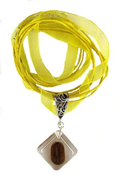 Colier cu pandativ din boabe de cafea, Delirium, rasina, galben, 42+5 cm Colier cu pandativ din boabe de cafea, Delirium, rasina, galben, 42+5 cm