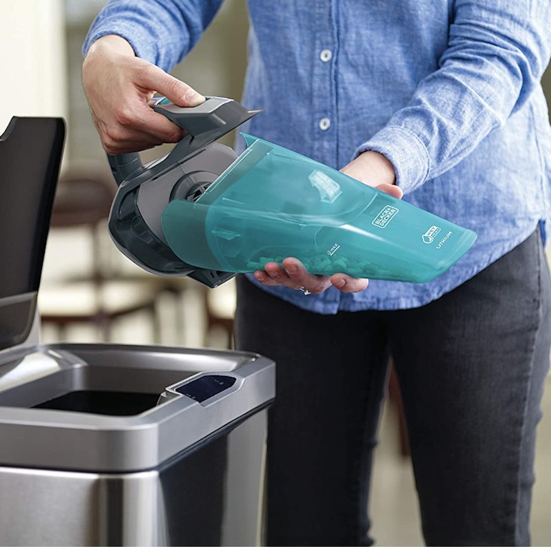 Aspirator de mana "DUSTBUSTER" umed-uscat, cu acumulator Li-Ion, 10.8 V, 2.0 Ah, tip WDA320J-QW, Black&Decker