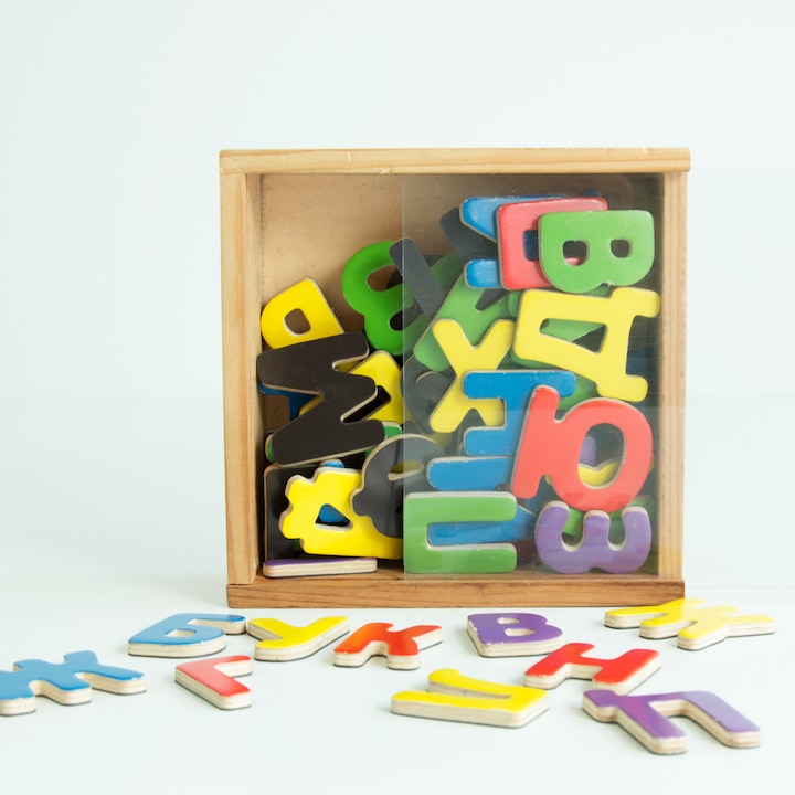 Дървени магнитни букви Playsense За Обучение, Възраст 3 години+, Цвят Многоцветен, Материал Дърво Минимален брой играчи 1