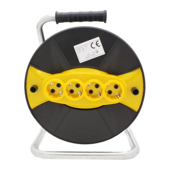 Tambur pentru rulat cablul electric Micul Fermier, 4 prize Tambur pentru rulat cablul electric Micul Fermier, 4 prize