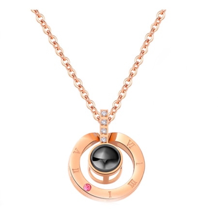 Lantisor cu pandantiv prin care se proiecteaza 