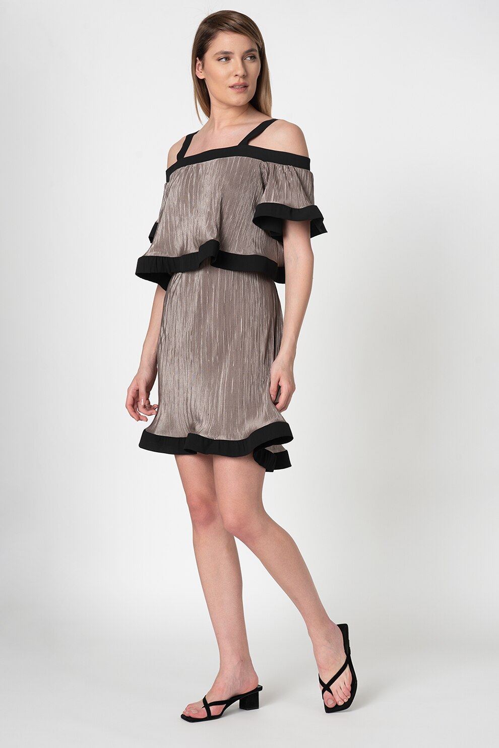 Antonia M, Rochie mini cu decolteu pe umeri si garnituri contrastante, Bej/Negru, One Size