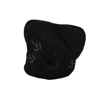 Caciula Suzane accesorizata cu petale 3d si insertii de strasuri,D&J Exclussive,negru Caciula Suzane accesorizata cu petale 3d si insertii de strasuri,D&J Exclussive,negru