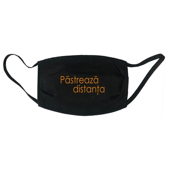 Masca personalizata reutilizabila, pentru adulti, din material textil, cu imprimeu ”Pastreaza distanta”, neagra Masca personalizata reutilizabila, pentru adulti, din material textil, cu imprimeu ”Pastreaza distanta”, neagra