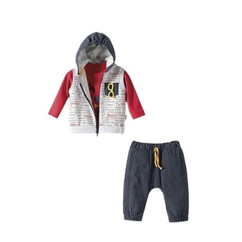 Set 3 piese, vesta cu gluga, bluza si pantaloni. baieti Bebetto, Deer, Rosu/Bleumarin Set 3 piese, vesta cu gluga, bluza si pantaloni. baieti Bebetto, Deer, Rosu/Bleumarin