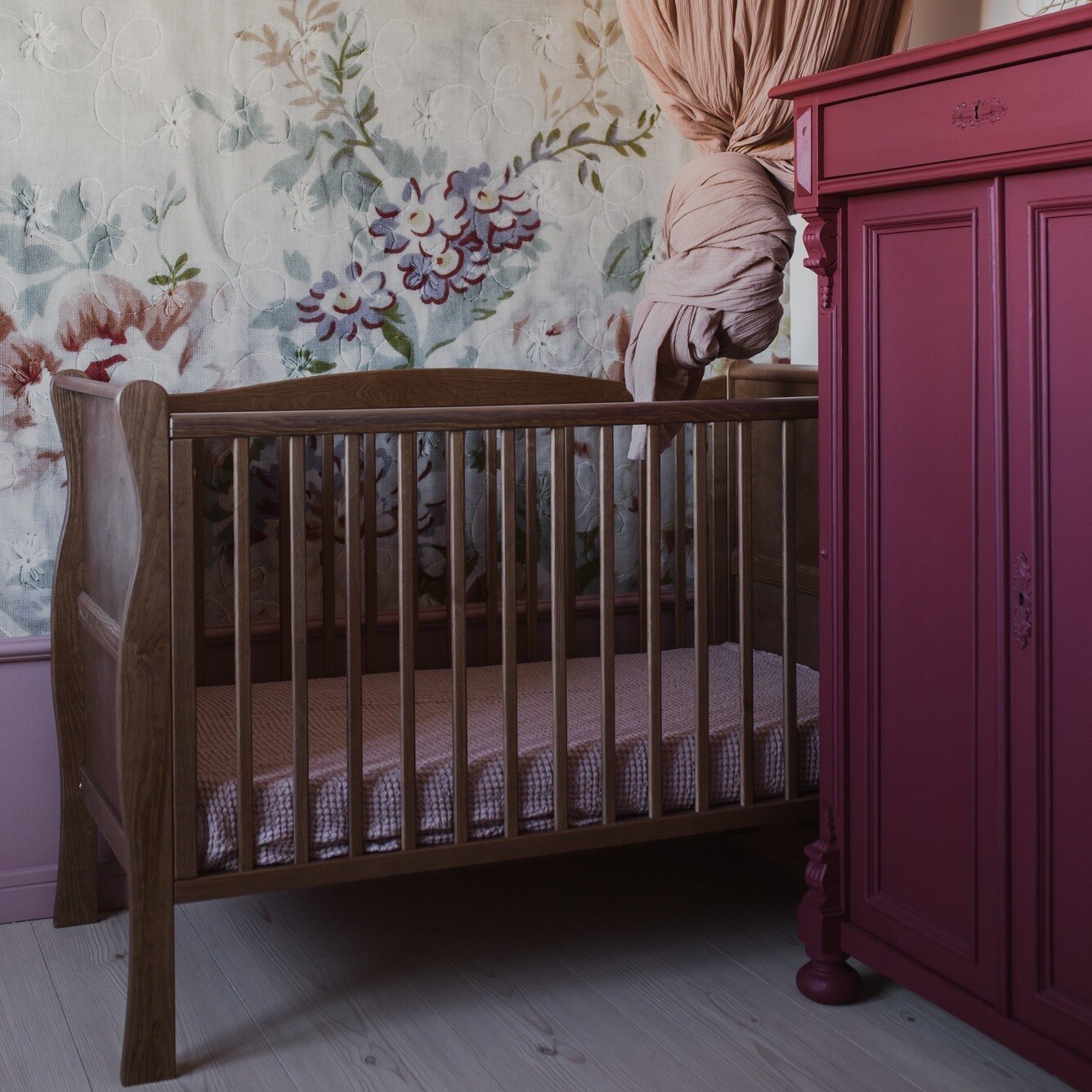 Patut din lemn pentru bebe, inaltime saltea reglabila, Noble Vintage ...