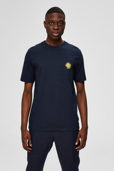Selected Homme, Tricou din bumbac organic cu detaliu brodat Gilroy, Bleumarin inchis/Galben, S Selected Homme, Tricou din bumbac organic cu detaliu brodat Gilroy, Bleumarin inchis/Galben, S