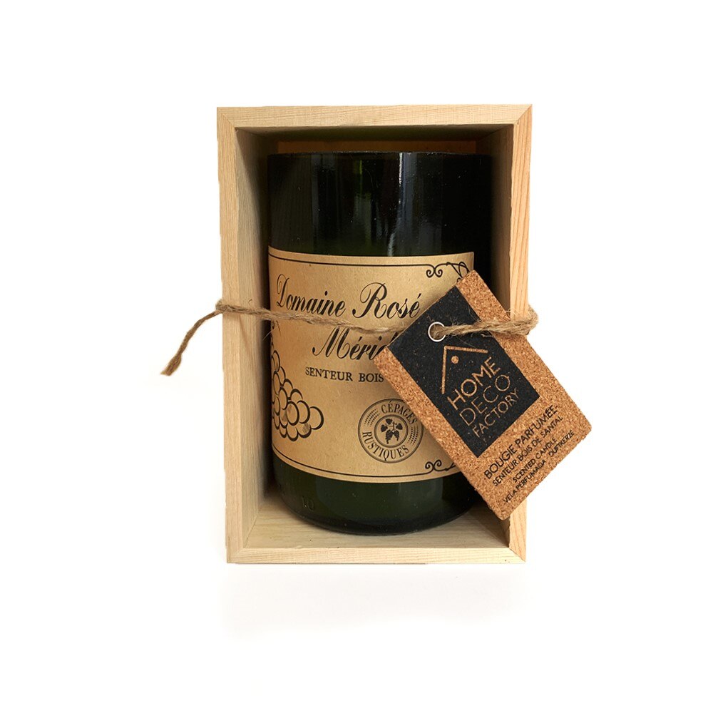 Lumanare decorativa in sticla de vin, parafina, aroma lemn de santal, in suport cutie lemn