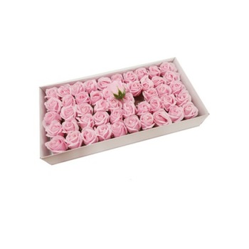 Cutie cu 50 de trandafiri din sapun, roz Cutie cu 50 de trandafiri din sapun, roz