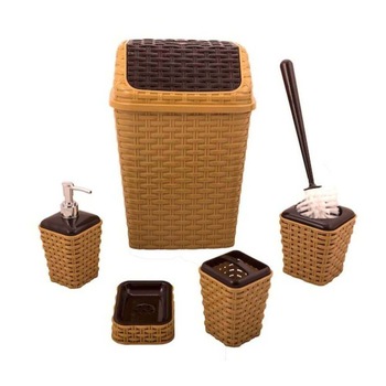 Set Baie cu 5 Piese, Polipropilena, Imitatie Rattan, Culoare Maro, Perie WC, Cos Gunoi Baie, Sapuniera, Recipient Sapun Lichid Set Baie cu 5 Piese, Polipropilena, Imitatie Rattan, Culoare Maro, Perie WC, Cos Gunoi Baie, Sapuniera, Recipient Sapun Lichid