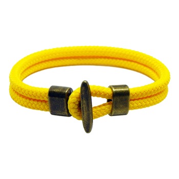 Bratara de 22 cm, din snur paracord pp galben, cu buton metalic din bronz Bratara de 22 cm, din snur paracord pp galben, cu buton metalic din bronz