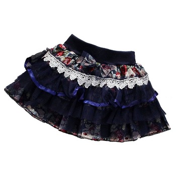 Fusta eleganta neagra, Sia Fusta eleganta neagra, Sia