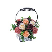 aranjament floral cu 13 trandafiri din sapun dady crem si piersica si verdeata decorativa artificiala imagen 0_0_0