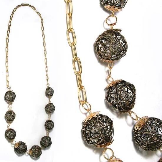 Colier lung cu margele metalice 90 cm