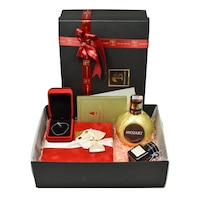 Pachet cadou Premium pentru ea, compus din bratara tennis din argint 925, praline belgiene, lichior de ciocolata Mozart si lumanare parfumata Mahogany