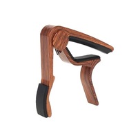 Set Capodastru metalic pentru Chitara Electrica sau Acustica, cu 3 Pene Chitara, Maro