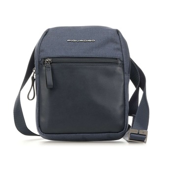 Geanta crossbody pentru barbati Piquadro port iPad mini din tesut si piele naturala CA4481W98/BLU albastru Geanta crossbody pentru barbati Piquadro port iPad mini din tesut si piele naturala CA4481W98/BLU albastru