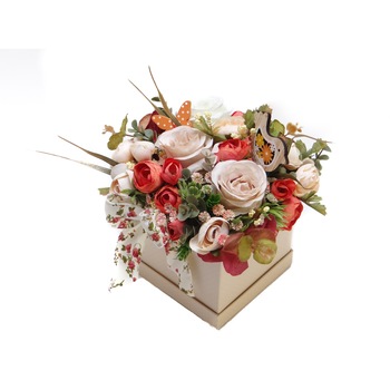 Aranjament floral din flori de matase in cutie Aranjament floral din flori de matase in cutie