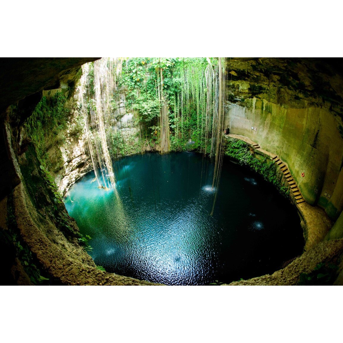 Fototapet de perete autoadeziv si lavabil Lacul din adancuri, 220 x 135 cm