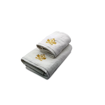 Set 2 Prosoape baie Brodate, Prosoape HOTEL, bumbac 100%, Alb, 70x140cm+50x90cm, 650gr/mp, Model Royal, Broderie Auriu Set 2 Prosoape baie Brodate, Prosoape HOTEL, bumbac 100%, Alb, 70x140cm+50x90cm, 650gr/mp, Model Royal, Broderie Auriu