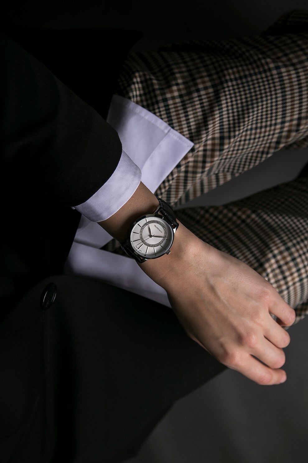 Walter Bach, Часовник с кожена каишка, Черен / Тъмносребрист eMAG.bg