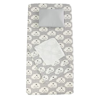 Set Paturica bebe cu Cearsaf si Pernuta pentru pat 120x60 cm Deseda Norisori zambareti Gri Set Paturica bebe cu Cearsaf si Pernuta pentru pat 120x60 cm Deseda Norisori zambareti Gri