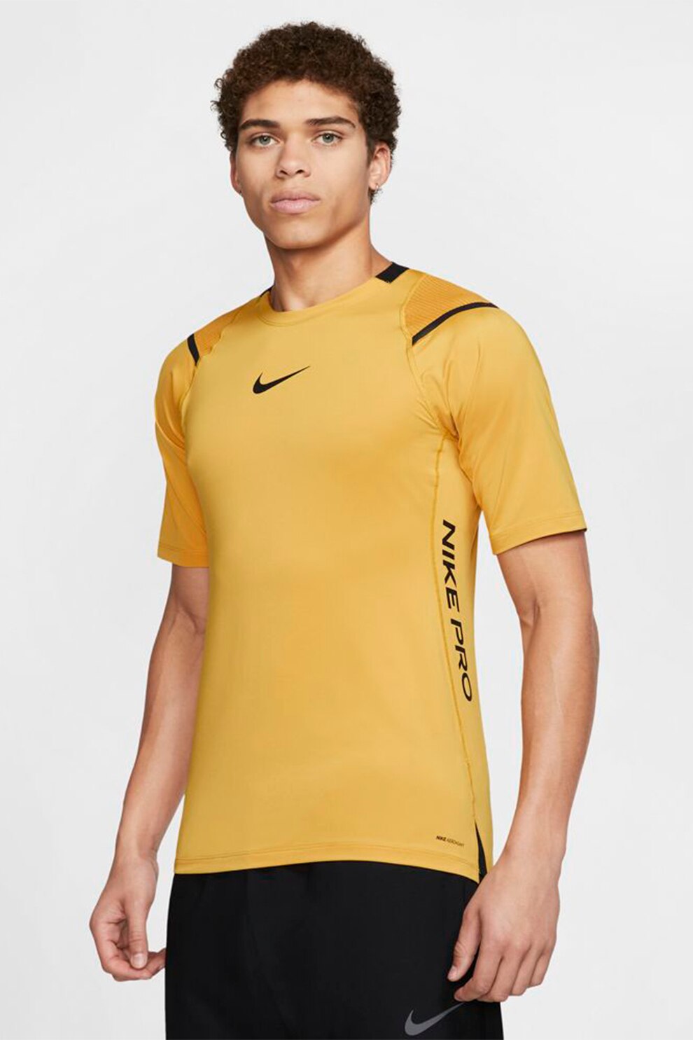 Nike, Tricou pentru fitness AeroAdapt, Galben sofran/Negru