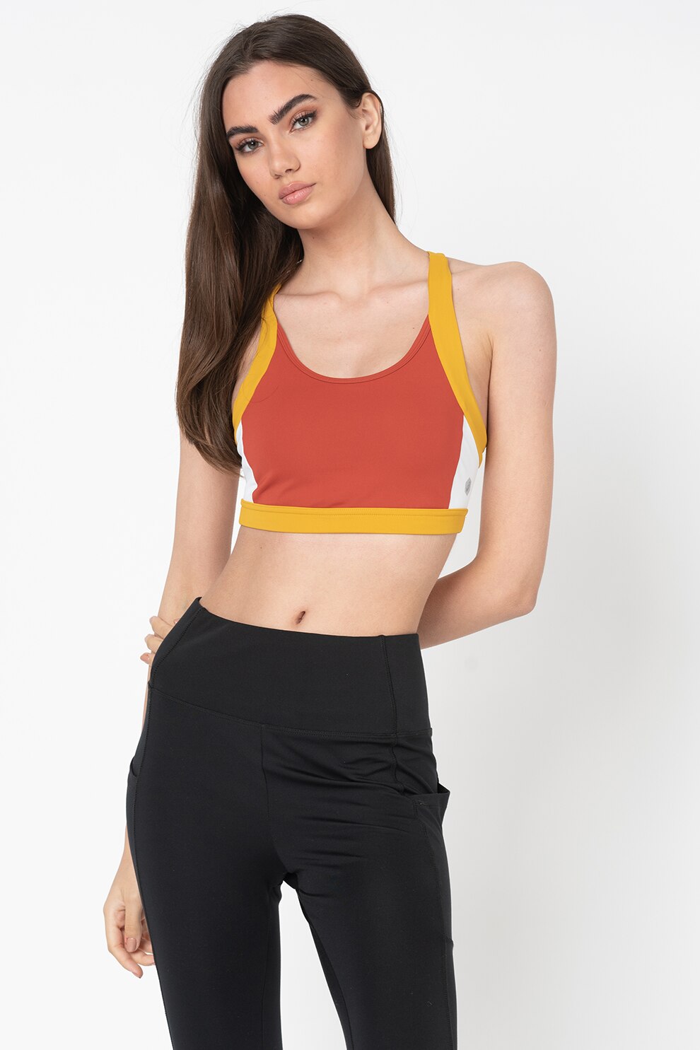 Asics, Bustiera cu model colorblock pentru fitness, Maro scortisoara/Ocru/Alb optic